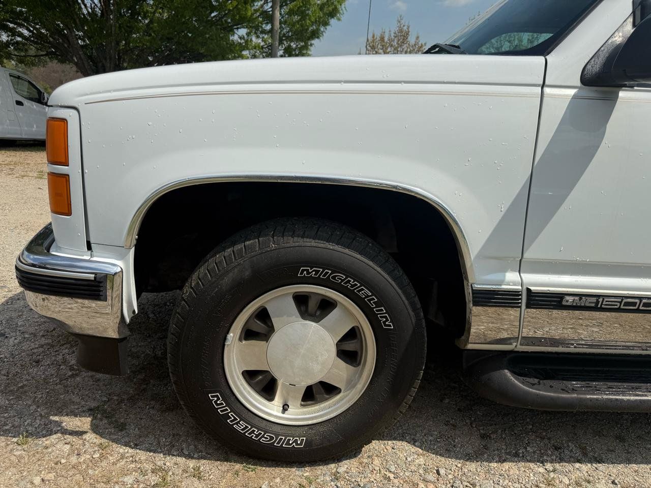 Used 1998 GMC Yukon 2WD 4-Door w/ Marketing Opt Pkg 5 image 11