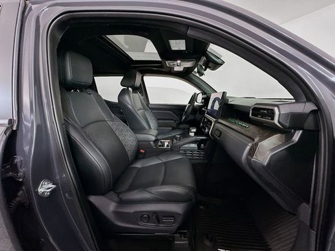 Certified 2025 Toyota Tacoma Limited AWD/4WD image 29