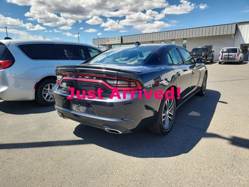 Used 2019 Dodge Charger SXT AWD/4WD image 5