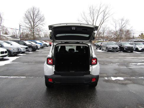 Used 2018 Jeep Renegade Latitude w/ Cold Weather Group image 21