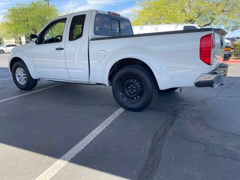 Used 2019 Nissan Frontier SV RWD image 2