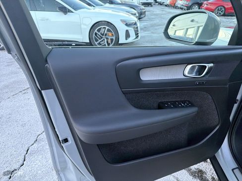 Certified 2025 Volvo XC40 B5 Plus image 6