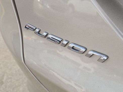 Certified 2018 Ford Fusion SE w/ Fusion SE Technology Package FWD image 29