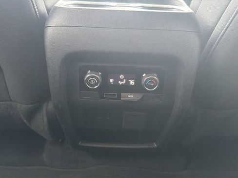 Certified 2024 Chevrolet Traverse LT image 32