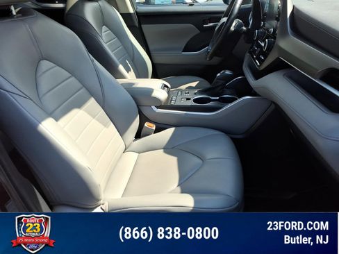 Used 2021 Toyota Highlander XLE AWD/4WD image 20