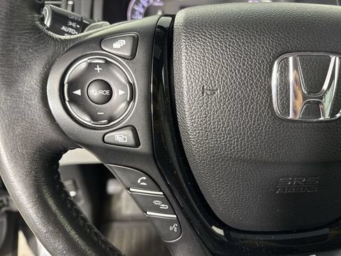 Used 2016 Honda Pilot Touring image 12