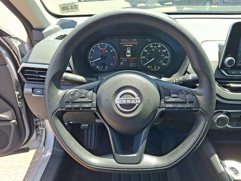 Used 2025 Nissan Altima 2.5 S FWD image 19