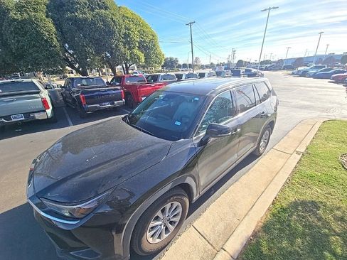 Used 2024 Toyota Grand Highlander XLE image 18