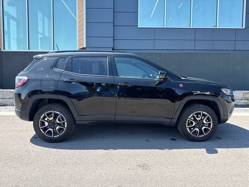 Used 2024 Jeep Compass Trailhawk w/ Sun and Sound Group AWD/4WD image 2