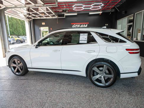 Used 2025 Genesis GV70 2.5T w/ Sport Prestige Package image 2