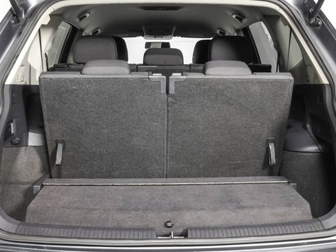 Used 2020 Volkswagen Tiguan S image 38