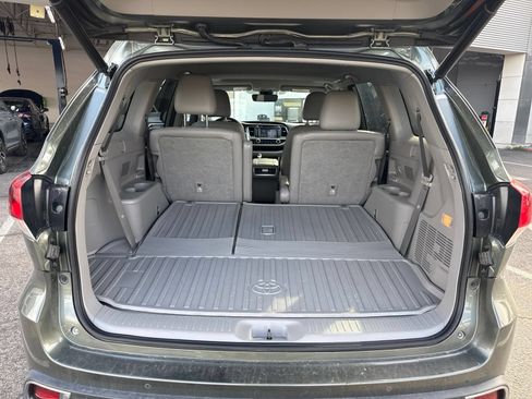 Used 2018 Toyota Highlander Limited AWD/4WD image 19