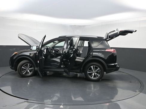 Used 2017 Toyota RAV4 XLE FWD image 34