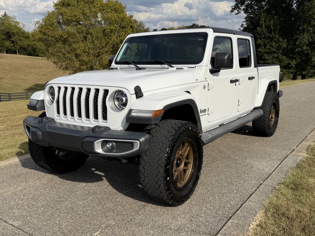 Used 2020 Jeep Gladiator Overland AWD/4WD image 3