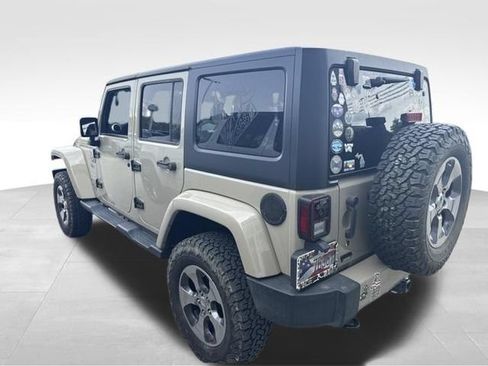 Used 2017 Jeep Wrangler Unlimited Sahara w/ Connectivity Group AWD/4WD image 6