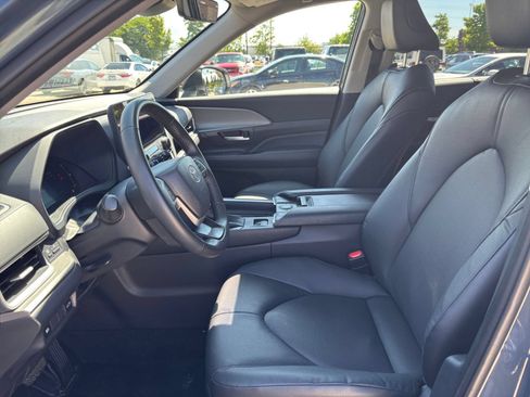 Used 2025 Toyota Grand Highlander FWD image 28