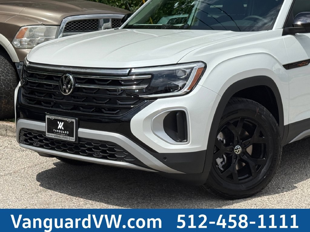 New 2026 Volkswagen Atlas Peak Edition AWD/4WD image 2