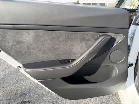 Used 2023 Tesla Model 3 Standard Range image 18