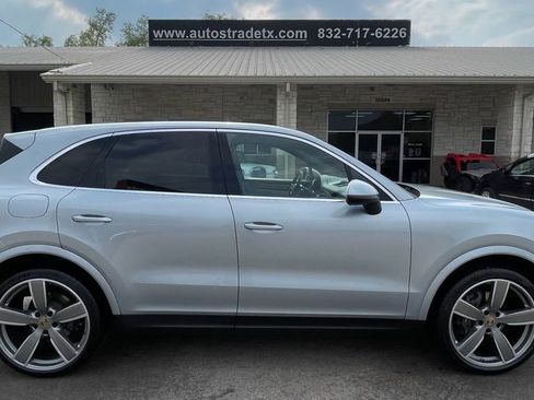 Used 2020 Porsche Cayenne AWD/4WD image 6