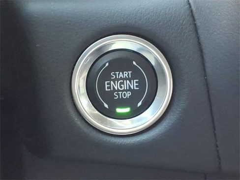 Used 2023 Chevrolet Suburban Z71 w/ Luxury Package image 31