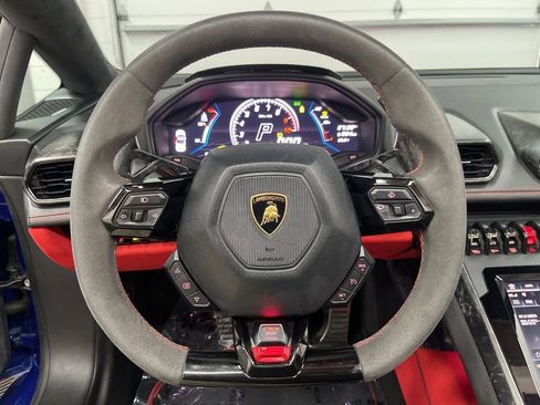 Used 2020 Lamborghini Huracan EVO image 16