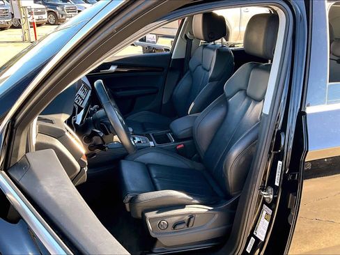 Used 2020 Audi Q5 Premium Plus image 8