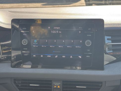 Used 2025 Volkswagen Jetta SE image 21