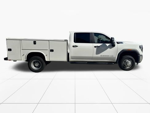 Used 2025 GMC Sierra 3500 Pro w/ Convenience Package AWD/4WD image 9