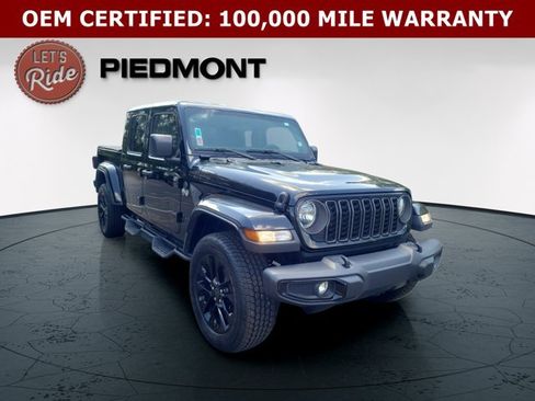 Used 2024 Jeep Gladiator Sport AWD/4WD image 3