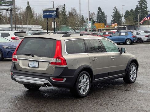 Used 2016 Volvo XC70 T5 Premier w/ Proximity Package image 5