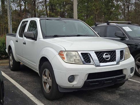 Used 2013 Nissan Frontier SV image 1