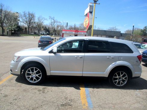 Used 2011 Dodge Journey R/T w/ Navigation & Sound Group I image 4