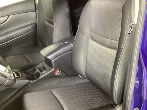 Used 2019 Nissan Rogue SV w/ Sun & Sound Touring Package image 12