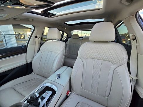 Used 2020 BMW 740i w/ Premium Package image 28