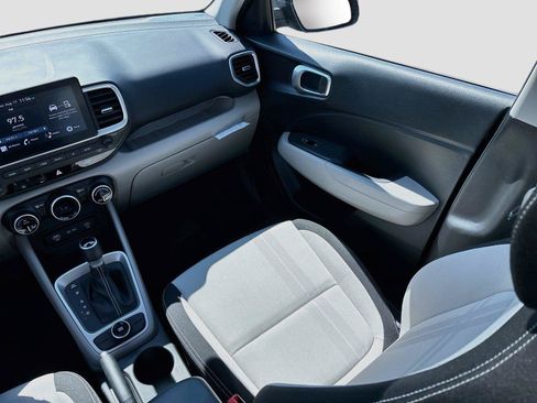 Certified 2025 Hyundai Venue SEL FWD image 24