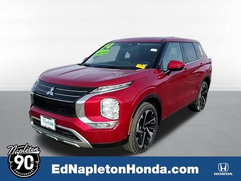 Used 2024 Mitsubishi Outlander SE image 1