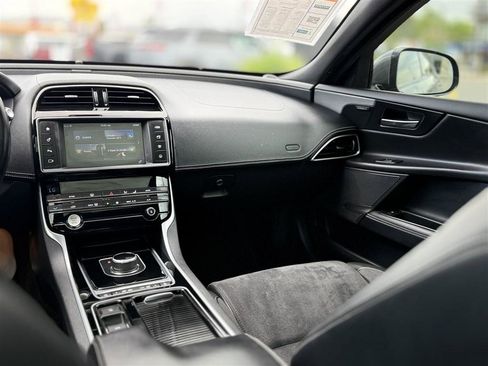 Used 2018 Jaguar XE S AWD/4WD image 31