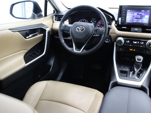 Used 2021 Toyota RAV4 XLE Premium FWD image 30