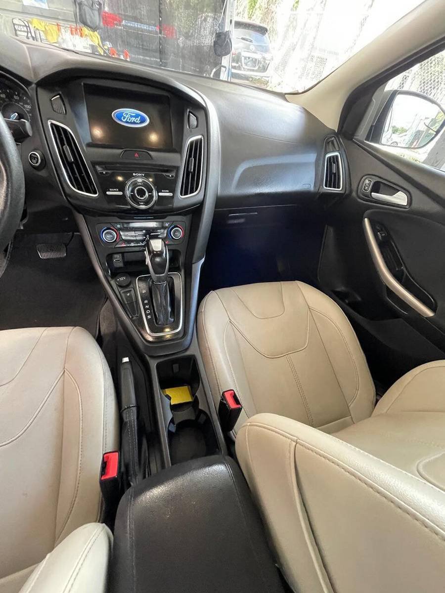 Used 2018 Ford Focus Titanium FWD image 9
