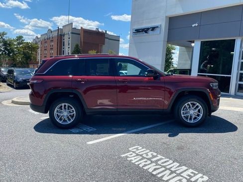 New 2025 Jeep Grand Cherokee Laredo X w/ Luxury Tech Group I AWD/4WD image 9