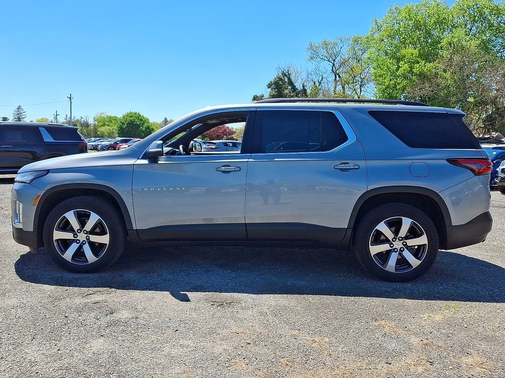 Used 2023 Chevrolet Traverse LT w/ LT Premium Package AWD/4WD image 4