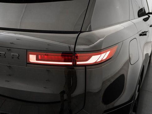 Used 2025 Land Rover Range Rover Sport Dynamic SE image 17