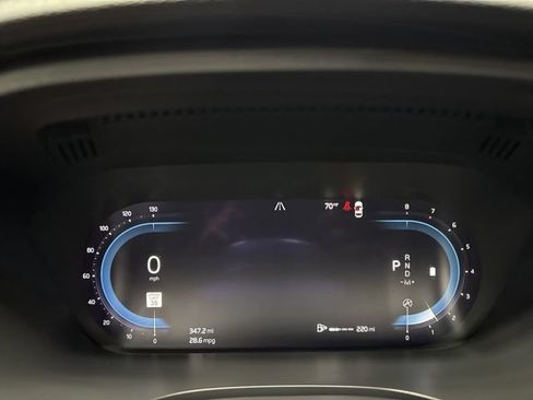 Used 2023 Volvo XC60 B5 Plus AWD/4WD image 9