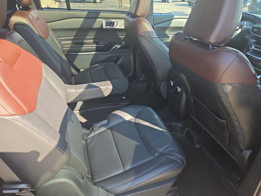 Used 2024 Ford Explorer Platinum w/ Technology Package AWD/4WD image 7