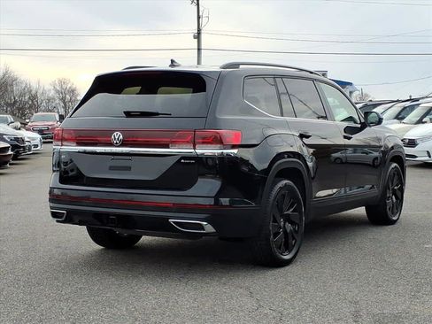 Used 2024 Volkswagen Atlas SE w/ Panoramic Sunroof Package image 5