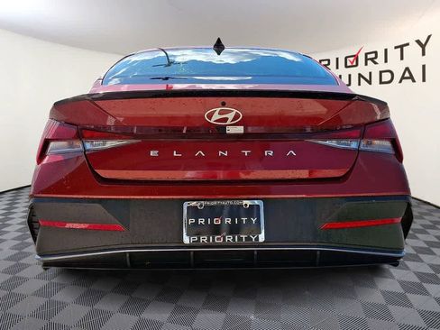 Used 2025 Hyundai Elantra Sport FWD image 5