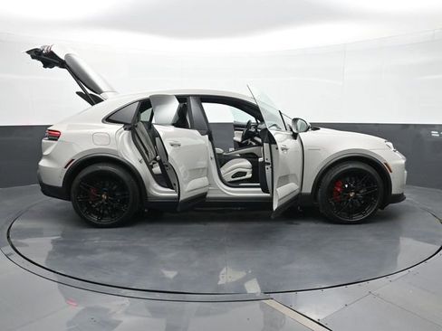 New 2026 Porsche Macan 4S Electric AWD/4WD image 35