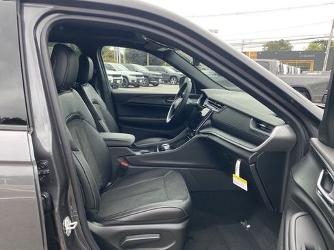 New 2025 Jeep Grand Cherokee L Altitude image 28