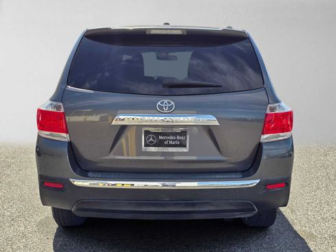 Used 2011 Toyota Highlander 2WD w/ Tow Pkg image 4