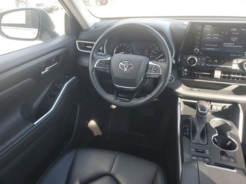 Used 2021 Toyota Highlander XLE image 15